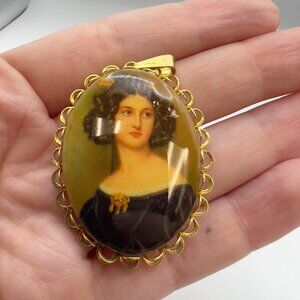 Vintage Portrait Pendant Victorian Style Romantic